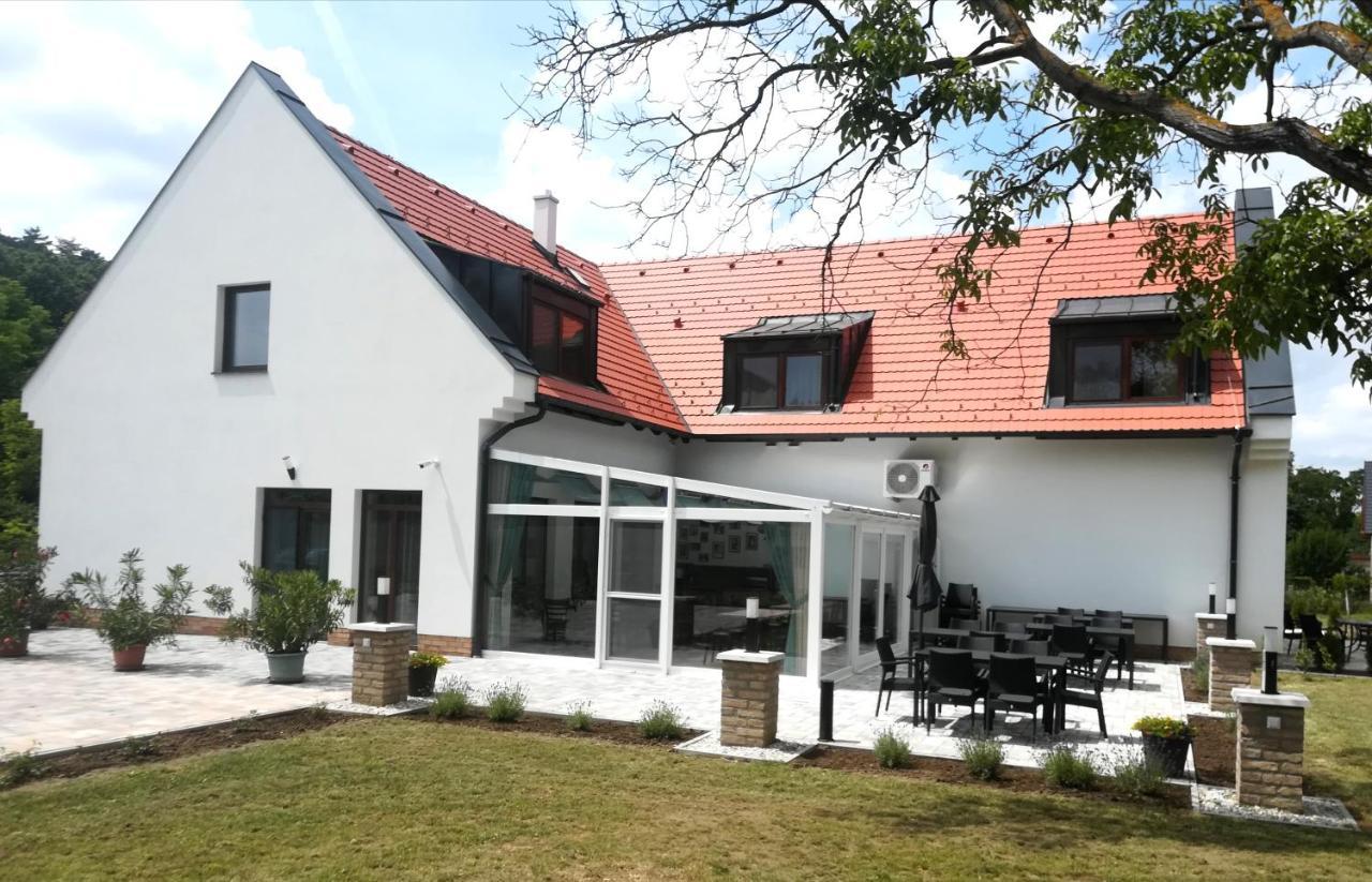 Dreko Panzio & Borbisztro Bed & Breakfast Győrújbarát Eksteriør bilde