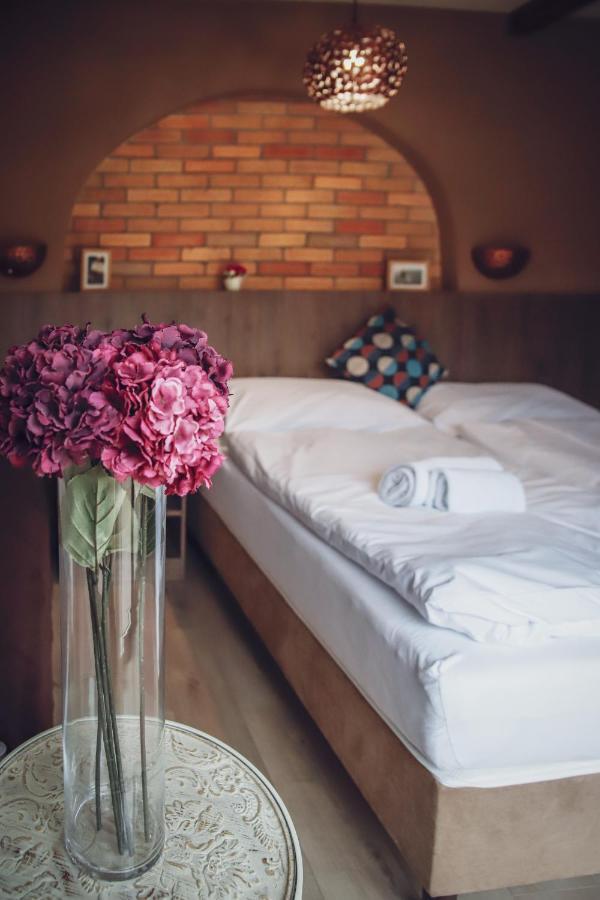 Dreko Panzio & Borbisztro Bed & Breakfast Győrújbarát Eksteriør bilde