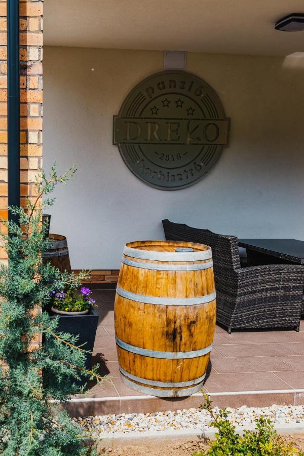 Dreko Panzio & Borbisztro Bed & Breakfast Győrújbarát Eksteriør bilde
