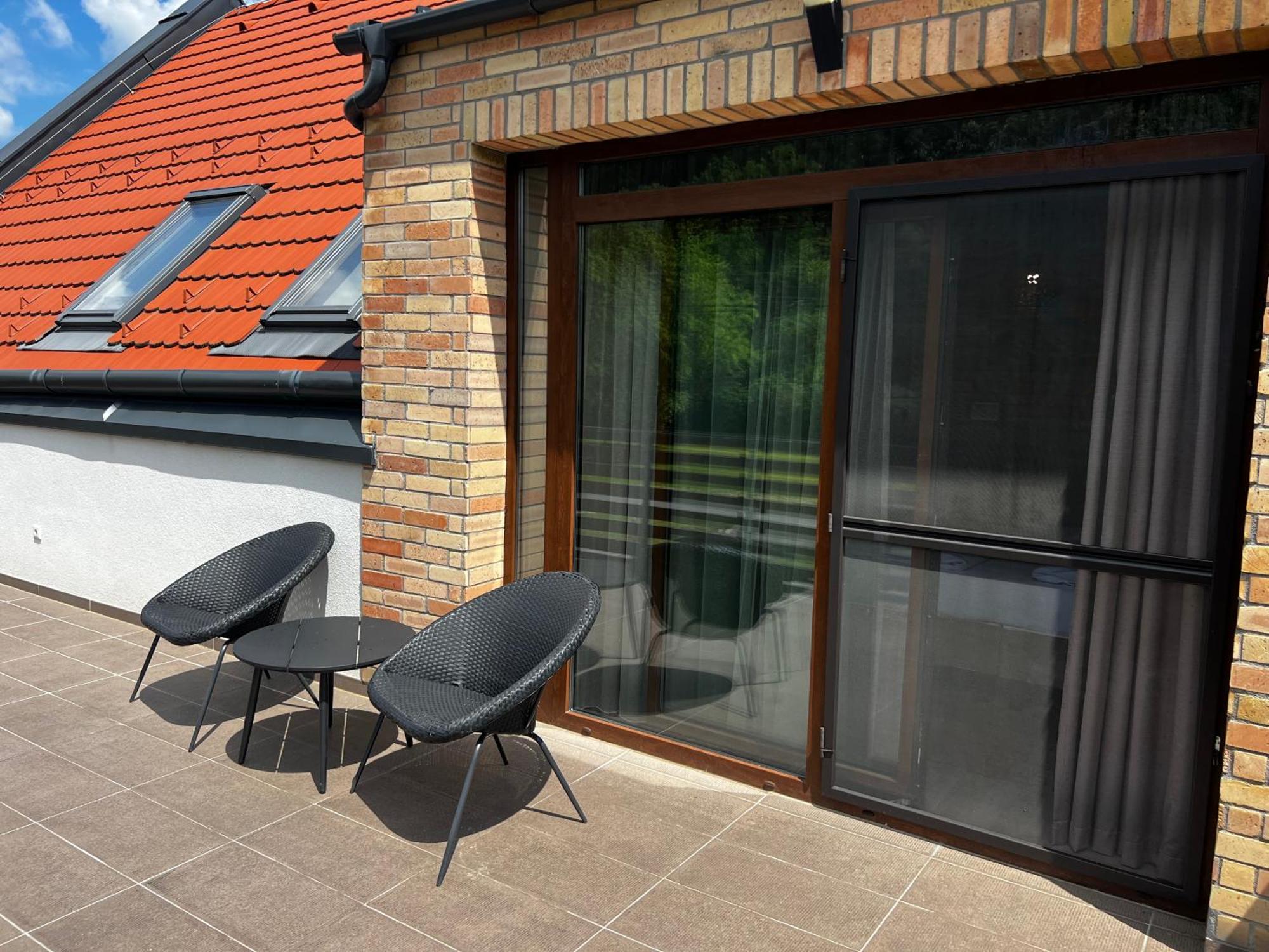 Dreko Panzio & Borbisztro Bed & Breakfast Győrújbarát Eksteriør bilde