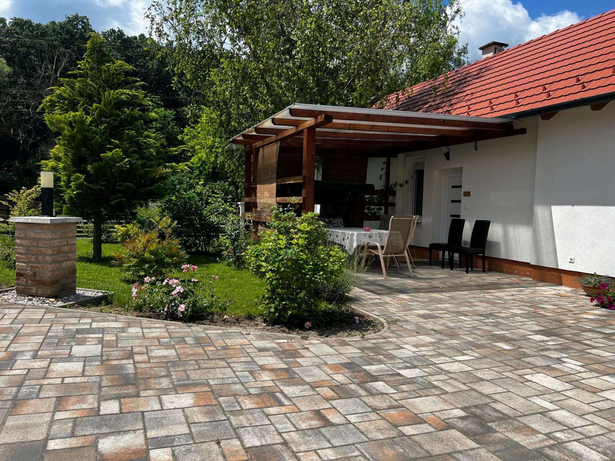 Dreko Panzio & Borbisztro Bed & Breakfast Győrújbarát Eksteriør bilde