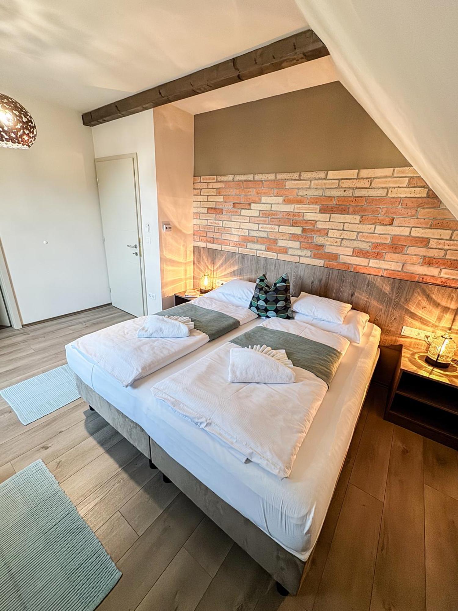 Dreko Panzio & Borbisztro Bed & Breakfast Győrújbarát Eksteriør bilde