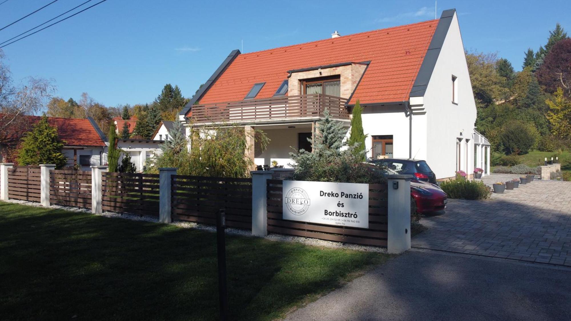 Dreko Panzio & Borbisztro Bed & Breakfast Győrújbarát Eksteriør bilde