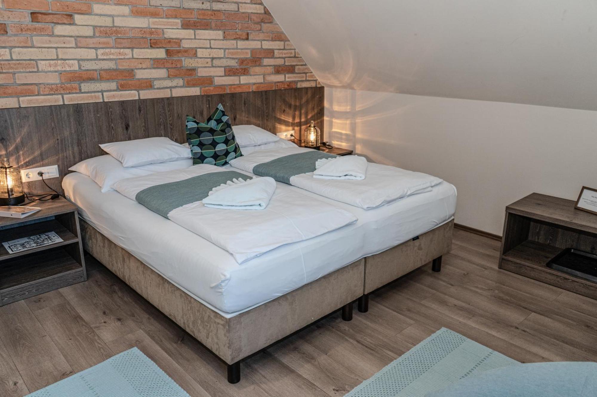 Dreko Panzio & Borbisztro Bed & Breakfast Győrújbarát Eksteriør bilde