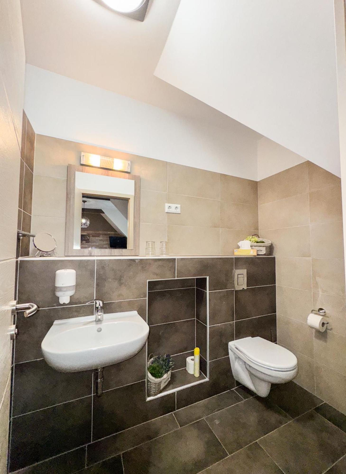 Dreko Panzio & Borbisztro Bed & Breakfast Győrújbarát Eksteriør bilde