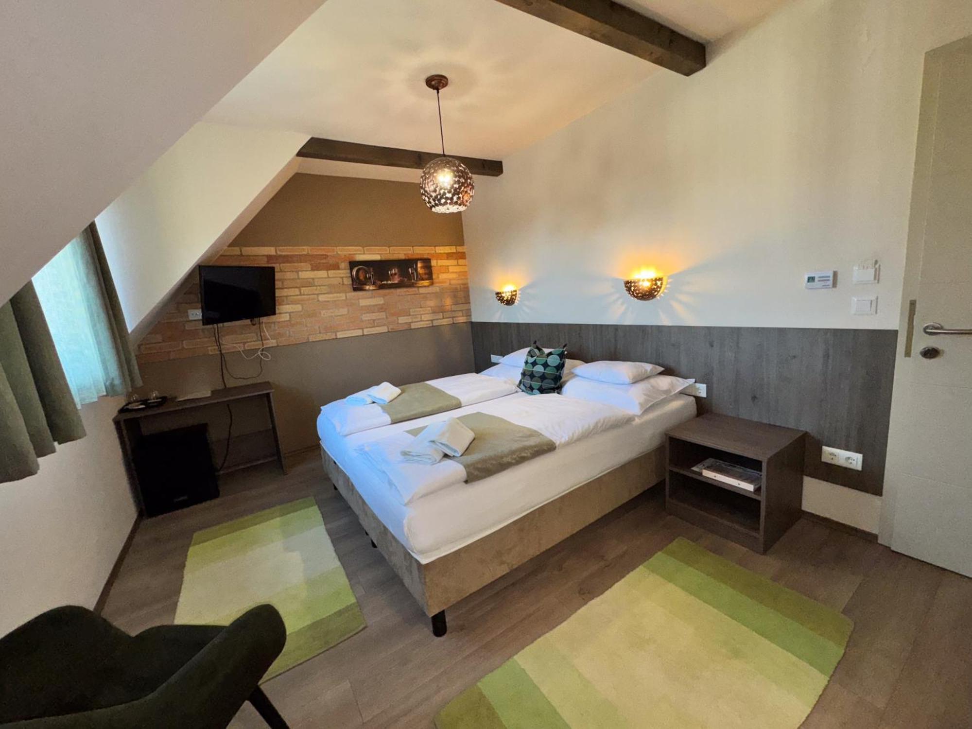 Dreko Panzio & Borbisztro Bed & Breakfast Győrújbarát Eksteriør bilde