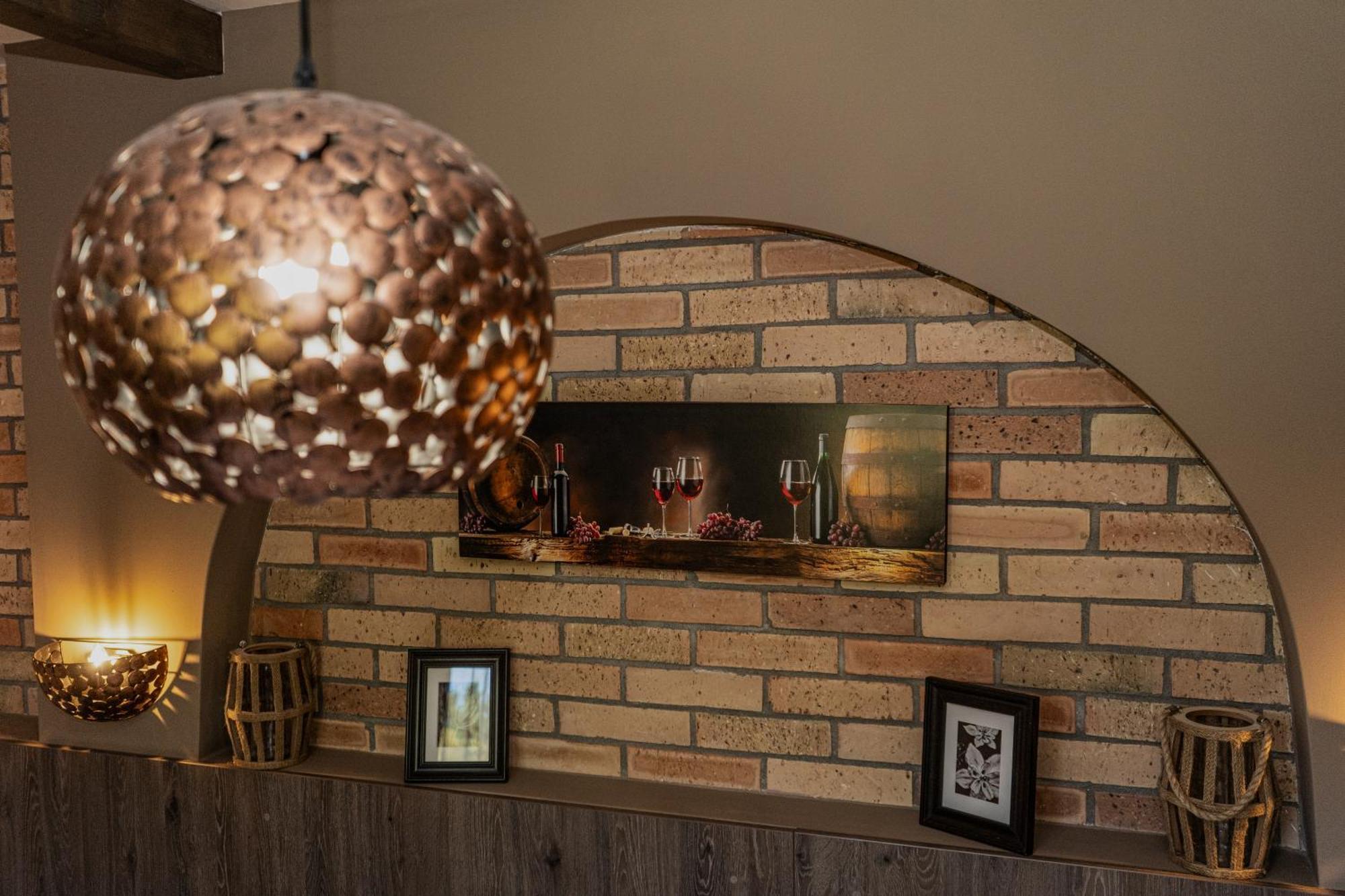 Dreko Panzio & Borbisztro Bed & Breakfast Győrújbarát Eksteriør bilde