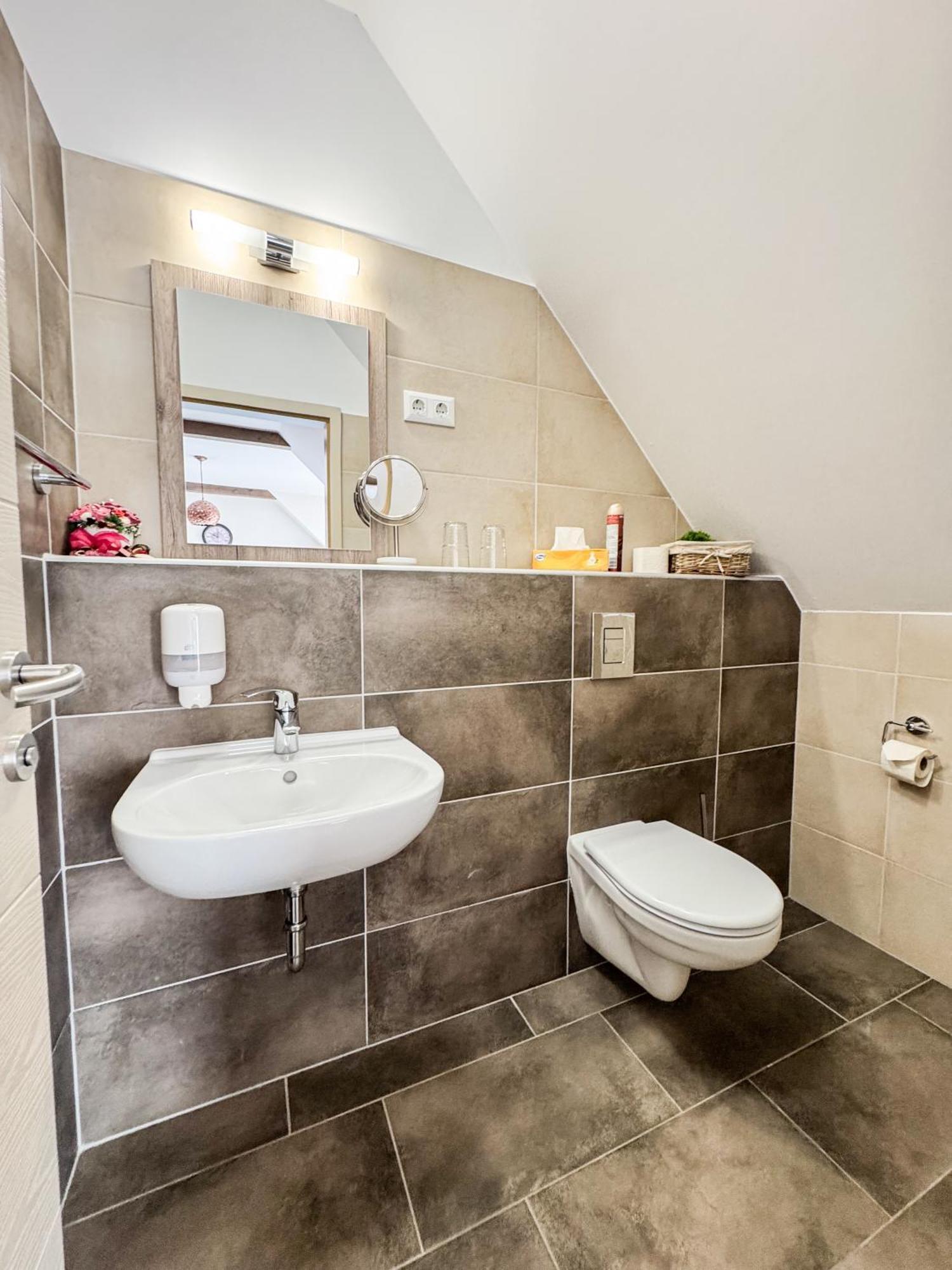 Dreko Panzio & Borbisztro Bed & Breakfast Győrújbarát Eksteriør bilde