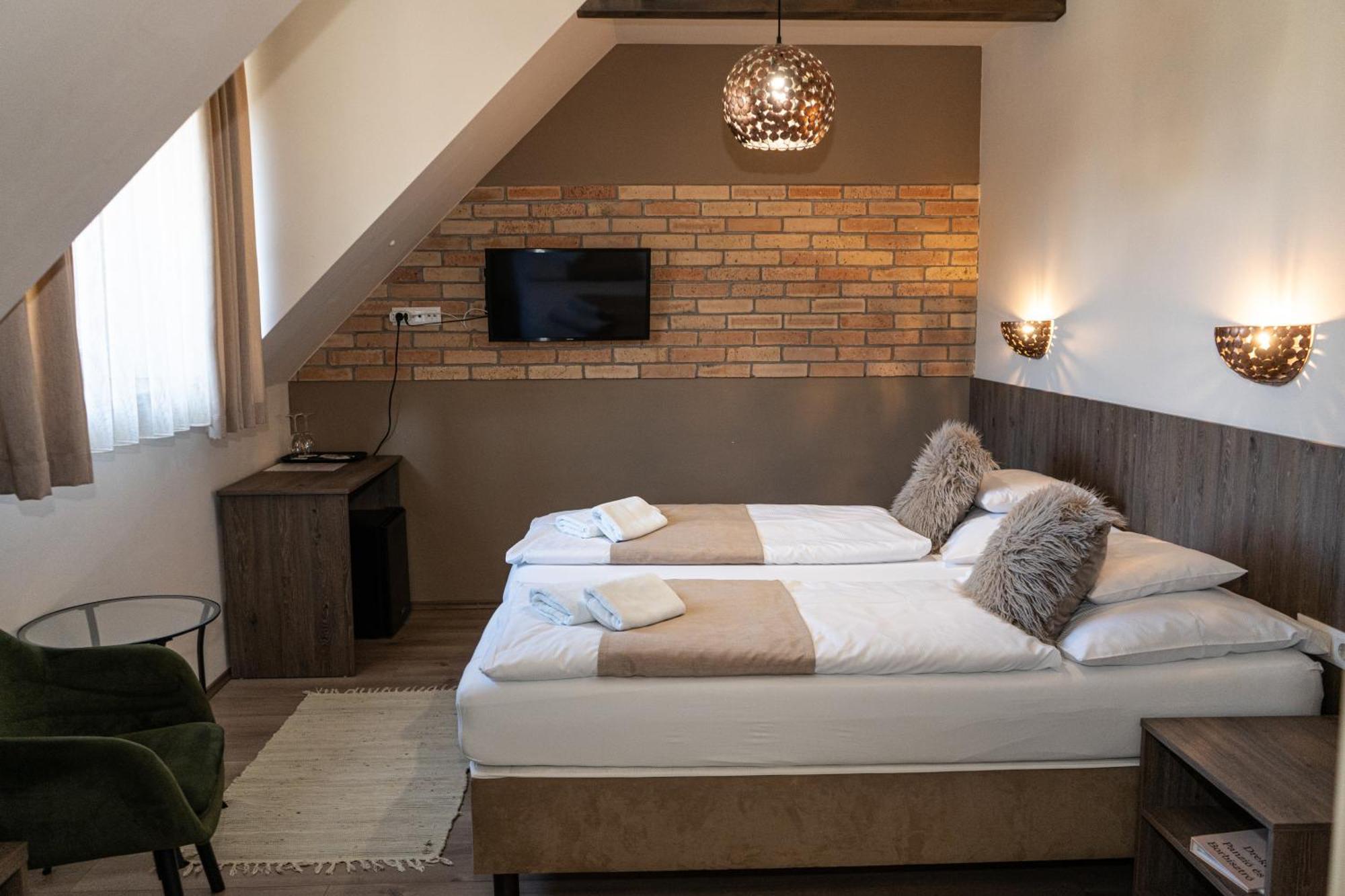 Dreko Panzio & Borbisztro Bed & Breakfast Győrújbarát Eksteriør bilde