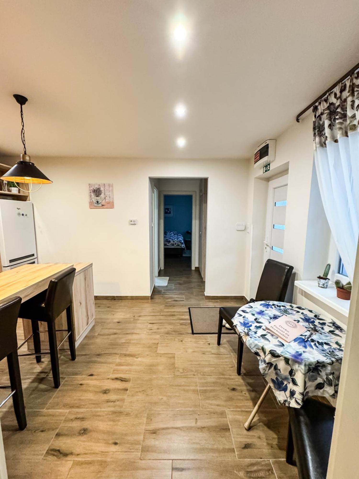 Dreko Panzio & Borbisztro Bed & Breakfast Győrújbarát Eksteriør bilde