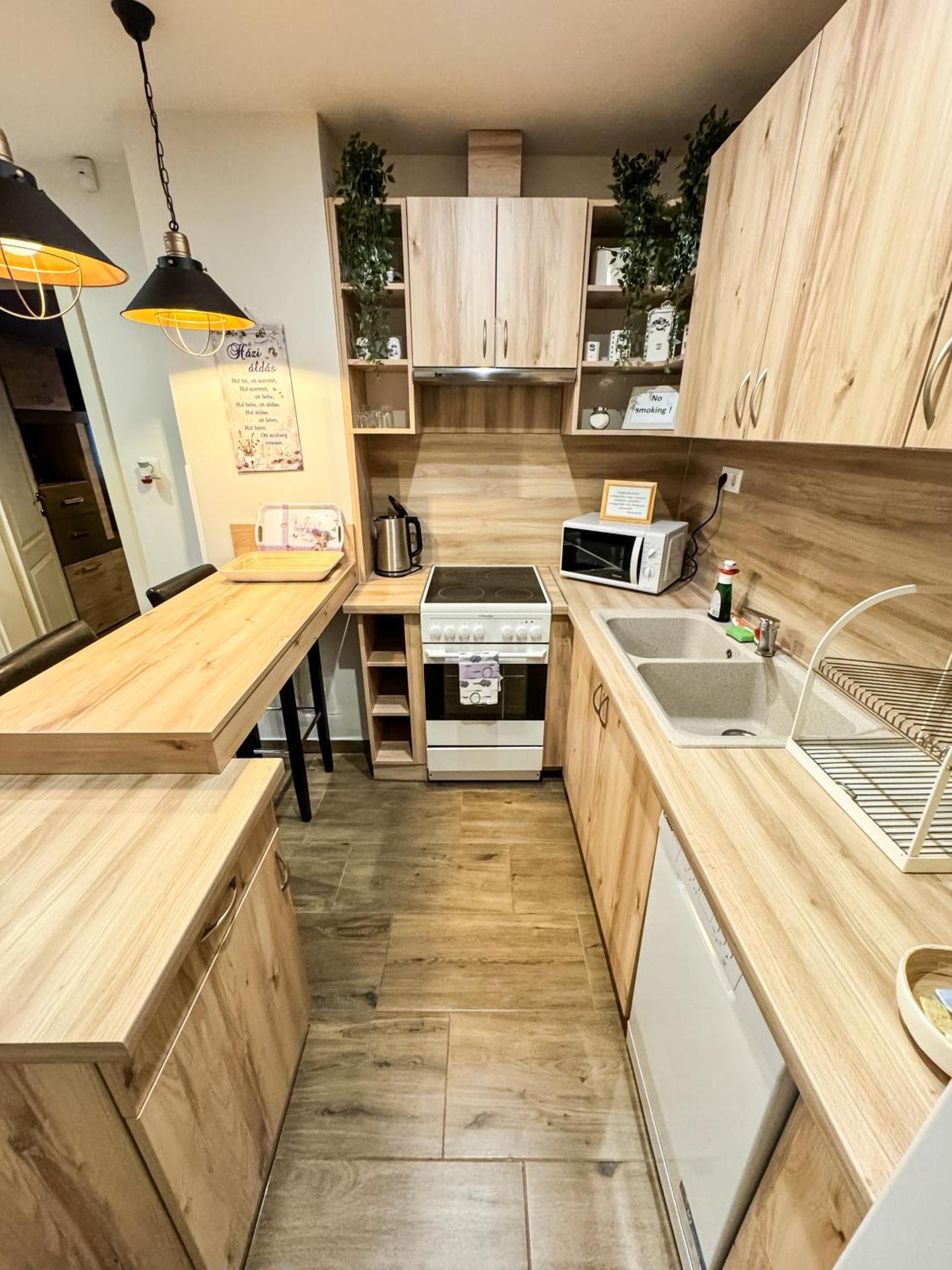 Dreko Panzio & Borbisztro Bed & Breakfast Győrújbarát Eksteriør bilde